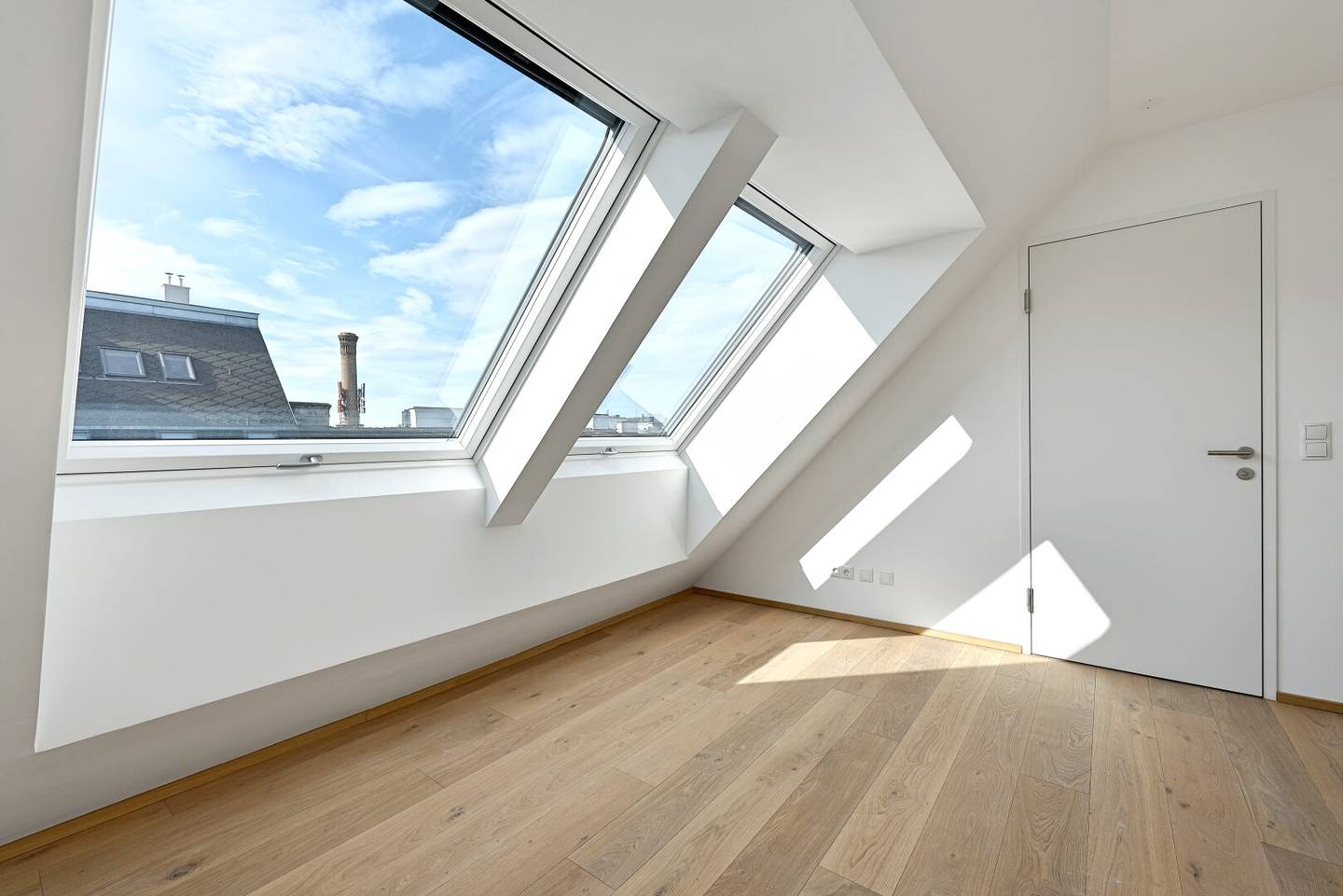 Attic duplex apartment with terrace near U4 U6