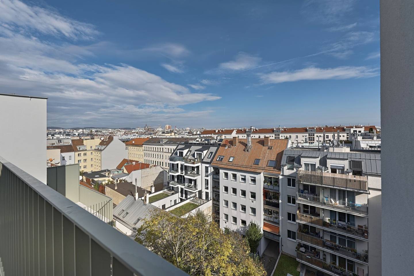 Attic duplex apartment with terrace near U4 U6