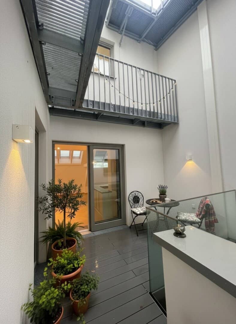 1010! Topmoderne DG-Maisonette mit Balkon in exklusiver Innenstadtlage!