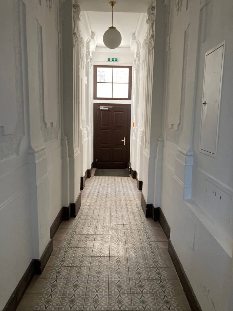 WOHNUNGSEIGENTUMSPAKET: 4 Geschäftslokale/Gewerbe-. und Lagerflächen zum Kauf, 1160!