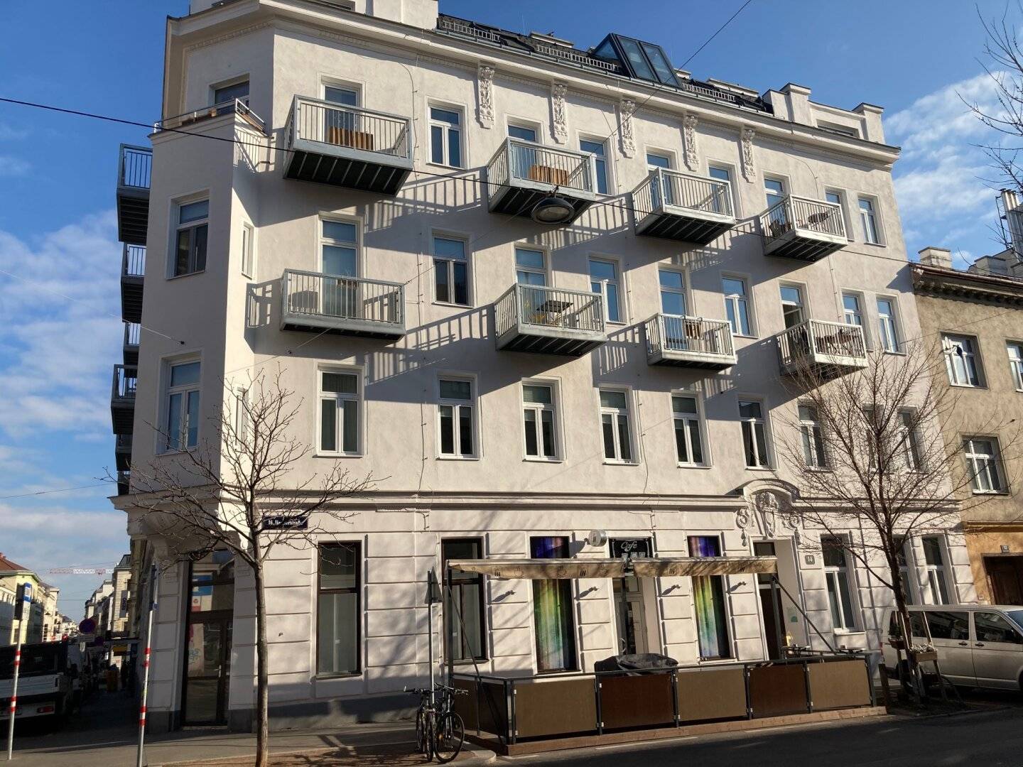 WOHNUNGSEIGENTUMSPAKET: 4 Geschäftslokale/Gewerbe-. und Lagerflächen zum Kauf, 1160!