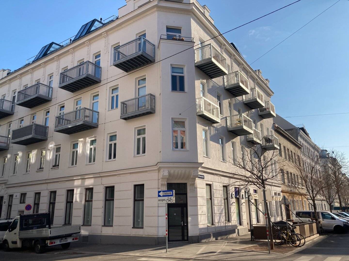 WOHNUNGSEIGENTUMSPAKET: 4 Geschäftslokale/Gewerbe-. und Lagerflächen zum Kauf, 1160!