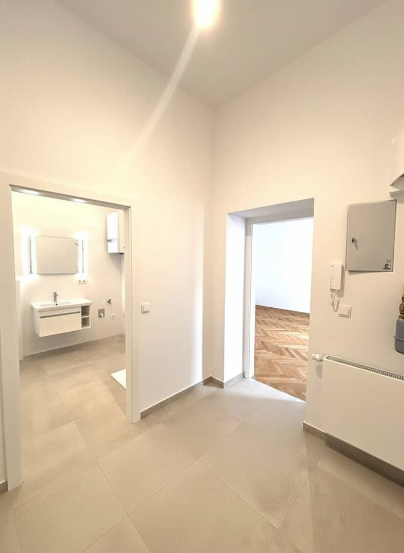 ERSTBEZUG NACH GENERALSANIERUNG! Hübsches 2-Zimmer Eigentum in begehrter Lage Nähe Augarten, 1020!