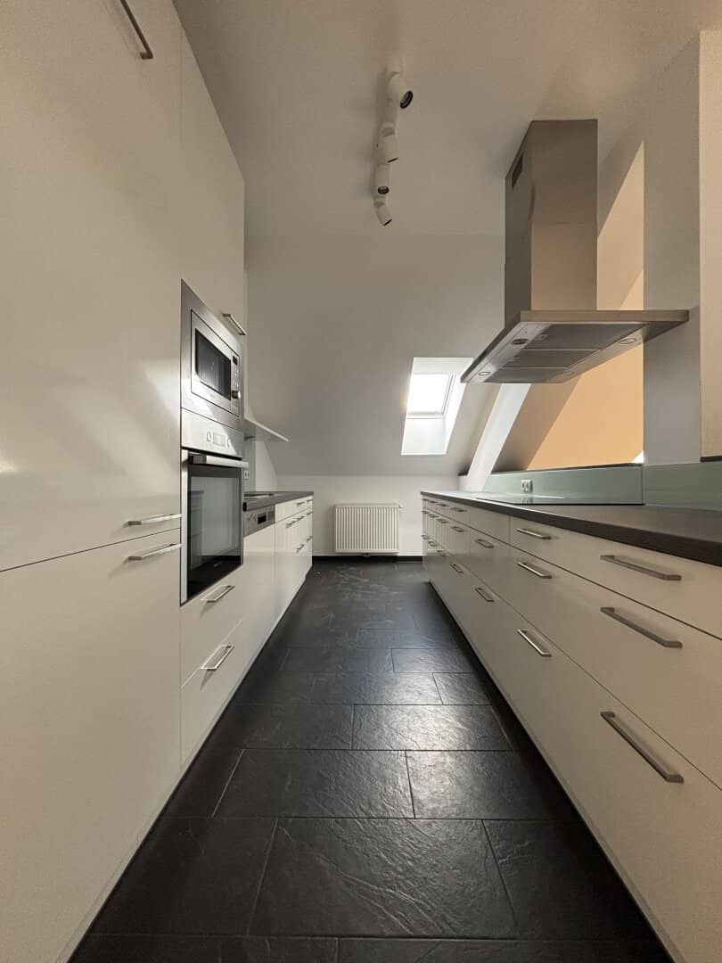 1030! Klimatisierte DG-Wohnung mit Terrasse und Dachterrasse nahe Rochusmarkt! Erstbezug nach Generalsanierung!