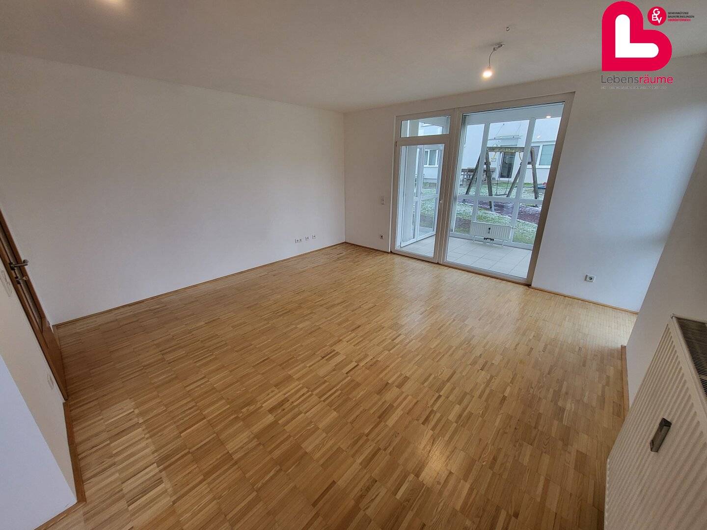 Großzügige Wohnung mit Wintergarten und kleiner Terrasse