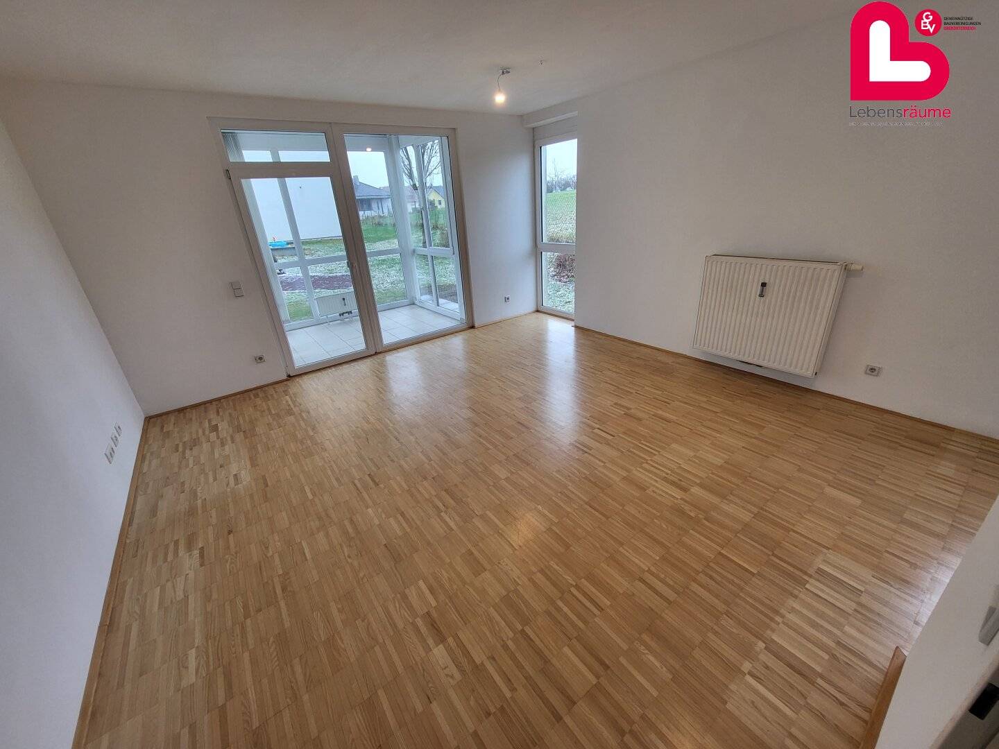 Großzügige Wohnung mit Wintergarten und kleiner Terrasse
