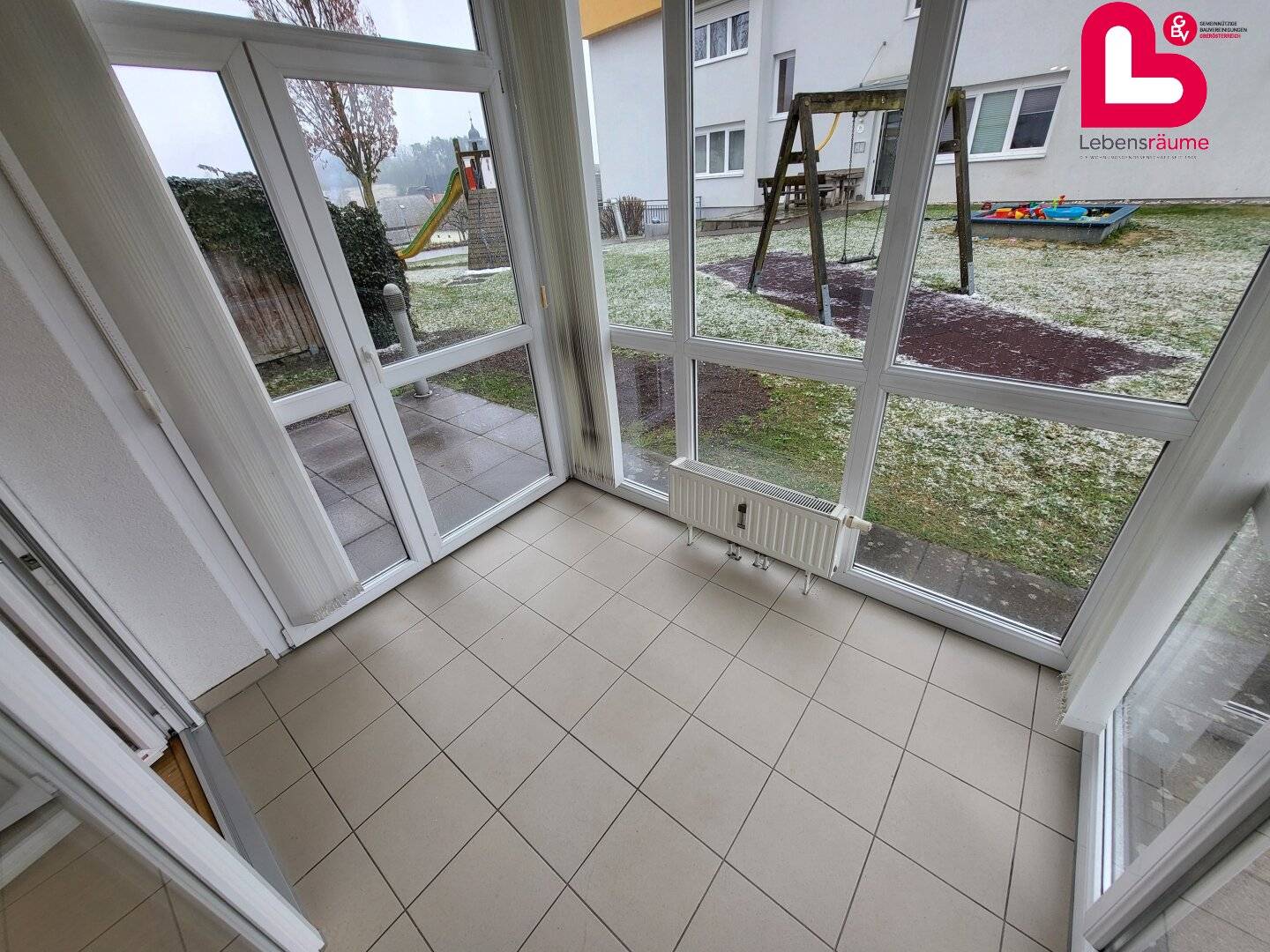 Großzügige Wohnung mit Wintergarten und kleiner Terrasse