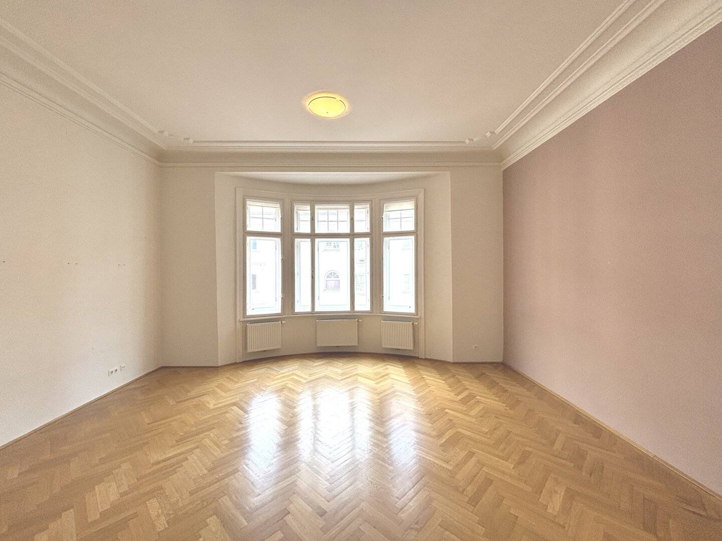 1030 nahe Rochusmarkt: Schöne 5-Zimmer Altbauwohnung mit S/W-Balkon! ERSTBEZUG NACH GENERALSANIERUNG!