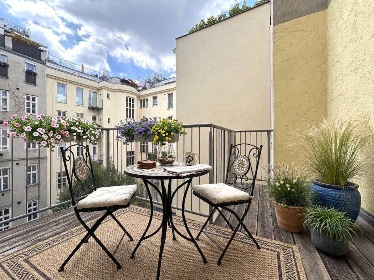 1030 nahe Rochusmarkt: Schöne 5-Zimmer Altbauwohnung mit S/W-Balkon! ERSTBEZUG NACH GENERALSANIERUNG!