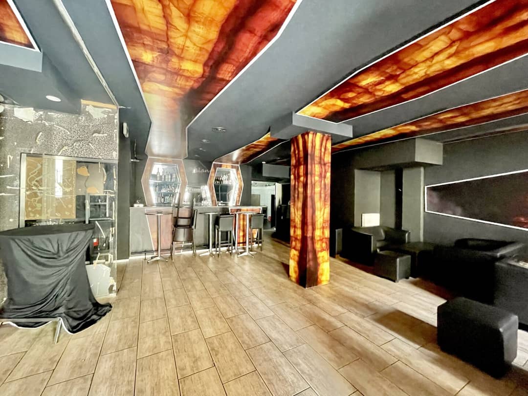 Bar/Café near Main Square, 211m²