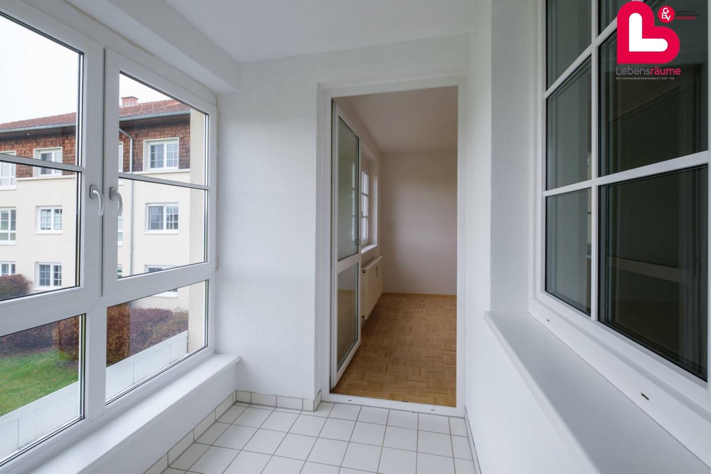Sanierte 3-Zimmer Wohnung mit Parkplatz und Loggia