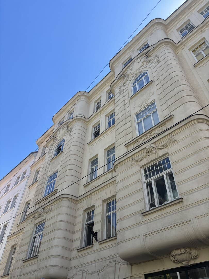 ERSTBEZUG NACH GENERALSANIERUNG ab Oktober 26: "Klassische 5-Zimmer Altbauwohnung Nähe Naschmarkt, 1040!"