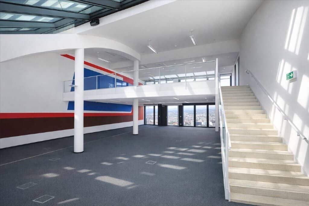 "HIGHLIGHT-FLÄCHE im RIVERGATE" - Modernes DG-Büro (Maisonette) mit phantastischem Donau-Weitblick!