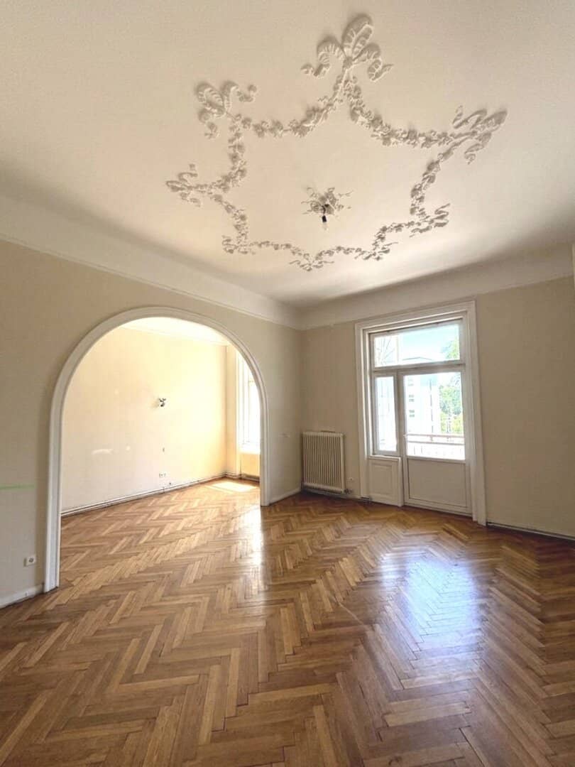 1040! ERSTBEZUG - Sanierung läuft: "6 ZIMMER & 2 BÄDER & BALKON ab Oktober 26 - Altbaujuwel in der Taubstummengasse"