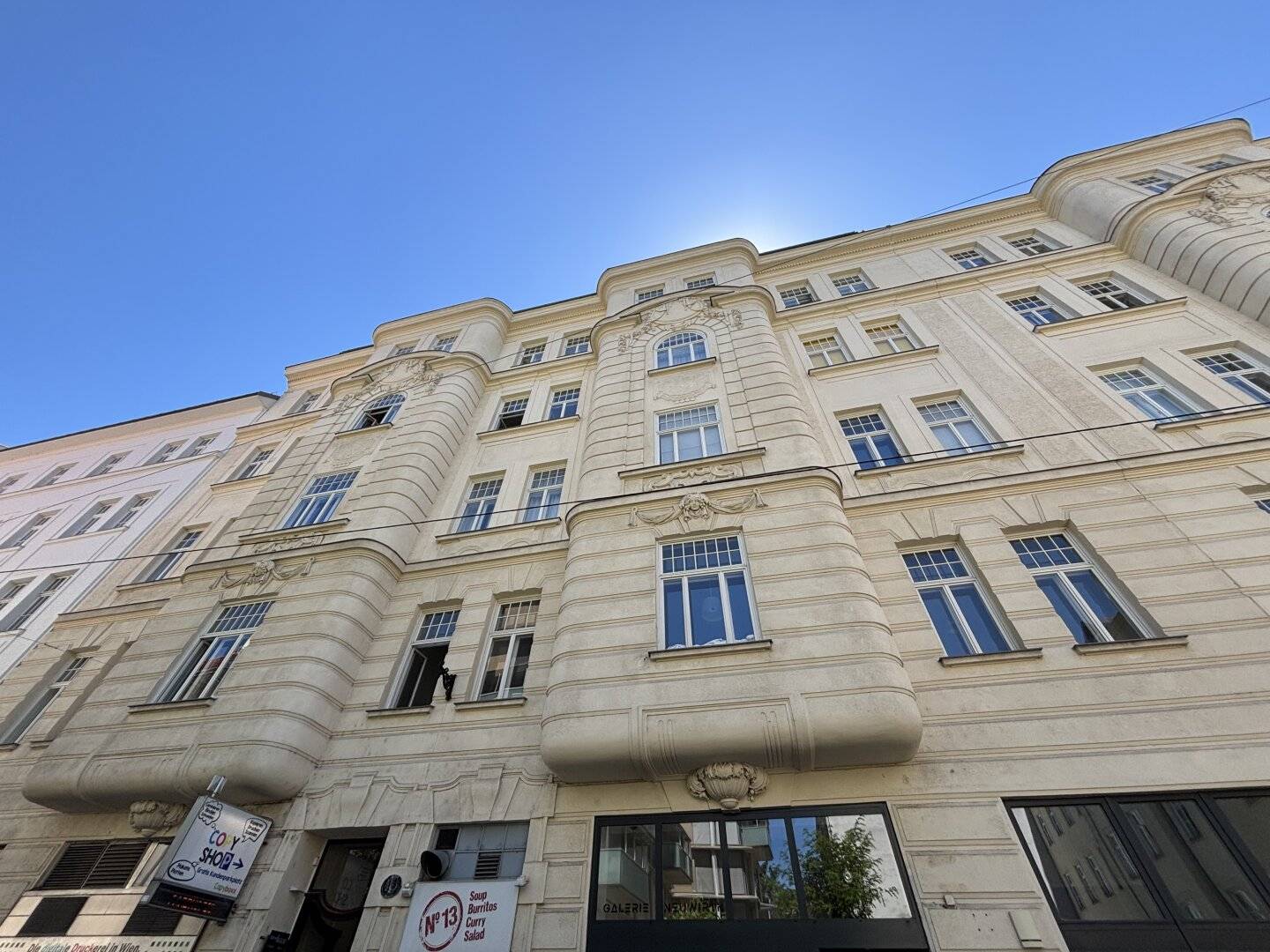 1040! ERSTBEZUG - Sanierung läuft: "6 ZIMMER & 2 BÄDER & BALKON ab Oktober 26 - Altbaujuwel in der Taubstummengasse"