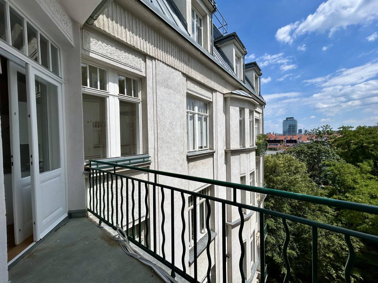 Exklusive 4-Zimmer-Altbauwohnung mit Kamin & Balkon am Esteplatz, 1030!  ERSTBEZUG NACH GENERALSANIERUNG!