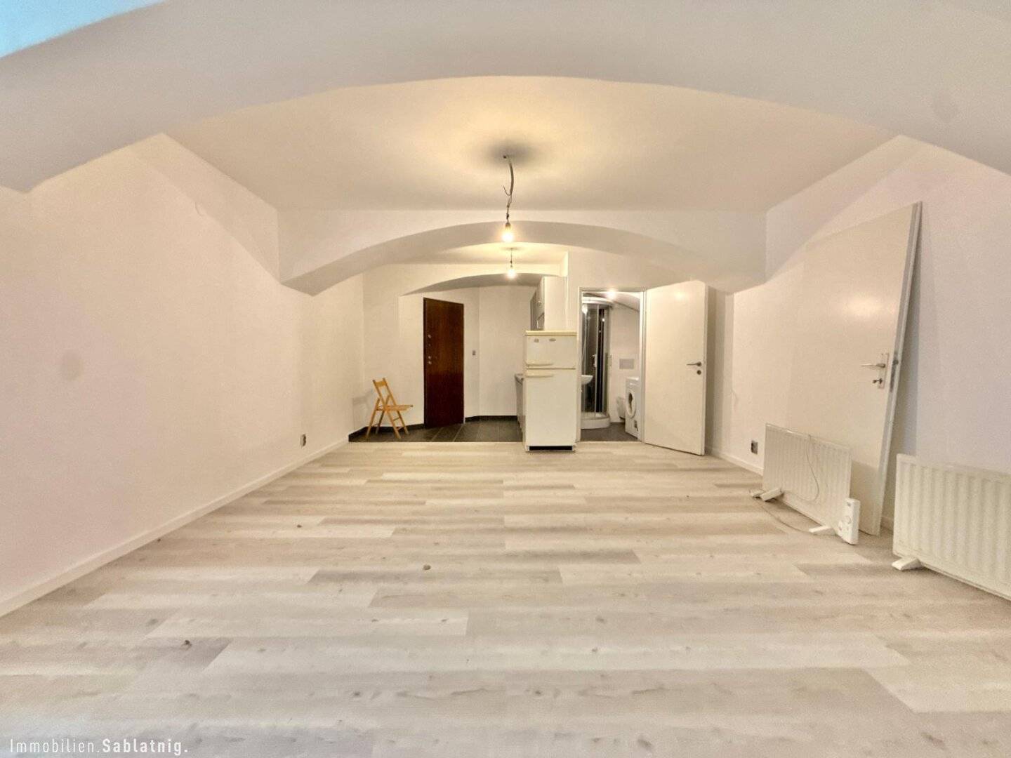 ATTRAKTIVE GEWERBEEINHEIT! - Vielseitig nutzbare Werkstattfläche mit Entwicklungspotenzial im 18. Bezirk Wiens mit ca. 80 m²!
