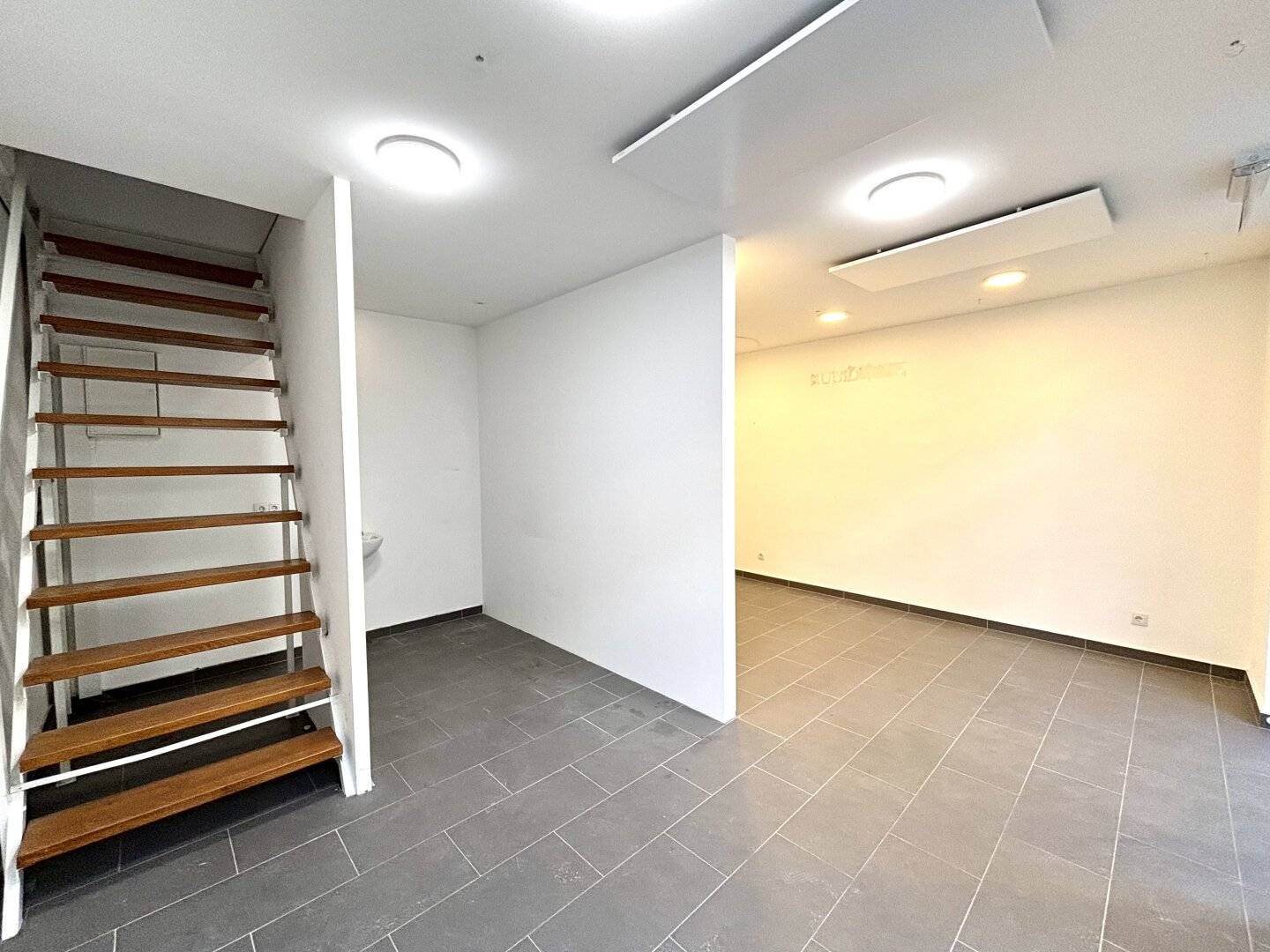 1130 Nähe Altgasse! Kleines Geschäftslokal in gut frequentierter Lage!