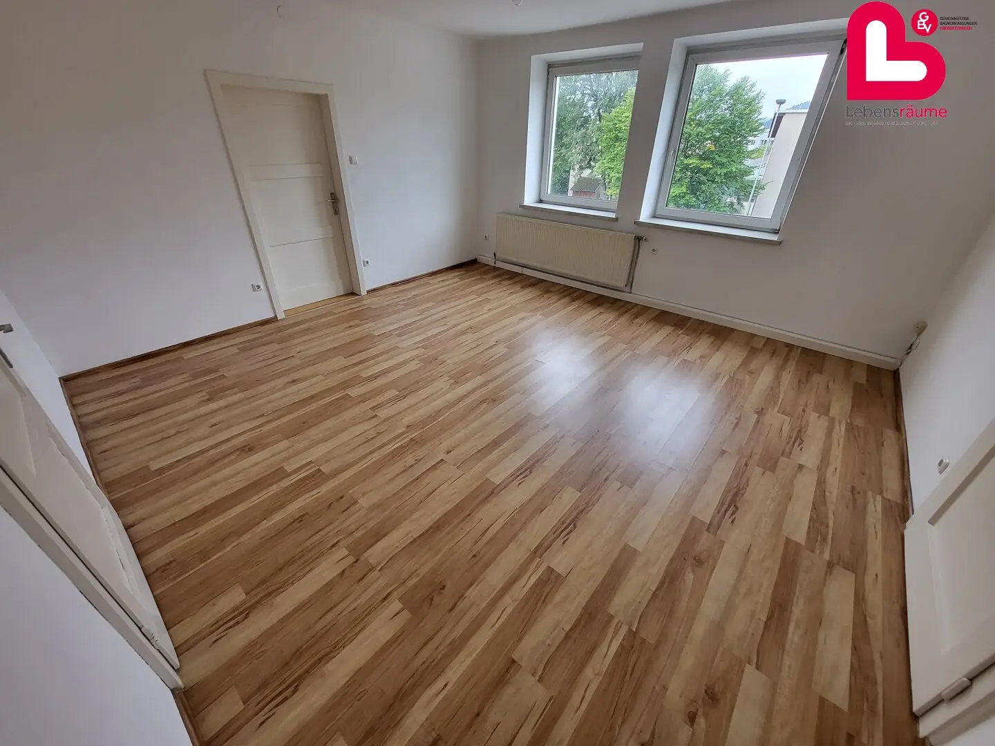 Große 4-Zimmer Familienwohnung