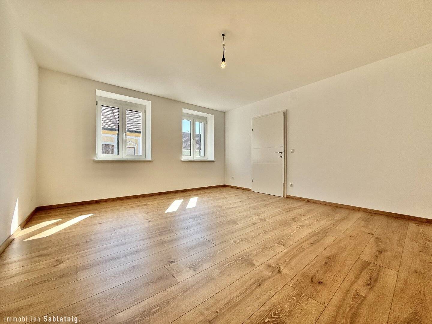 MODERNES EINFAMILIENHAUS in Rabensburg! 4 Zimmer, Garten, Terrasse und Garagen!