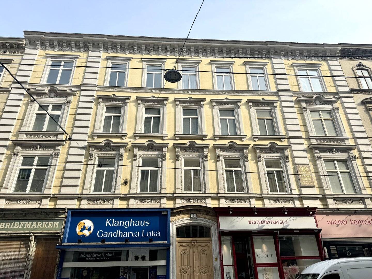 Toplage bei Neubaugasse und Mariahilfer Straße! Sanierungsbedürftiger 3-Zimmer-Altbau im 2. Stock