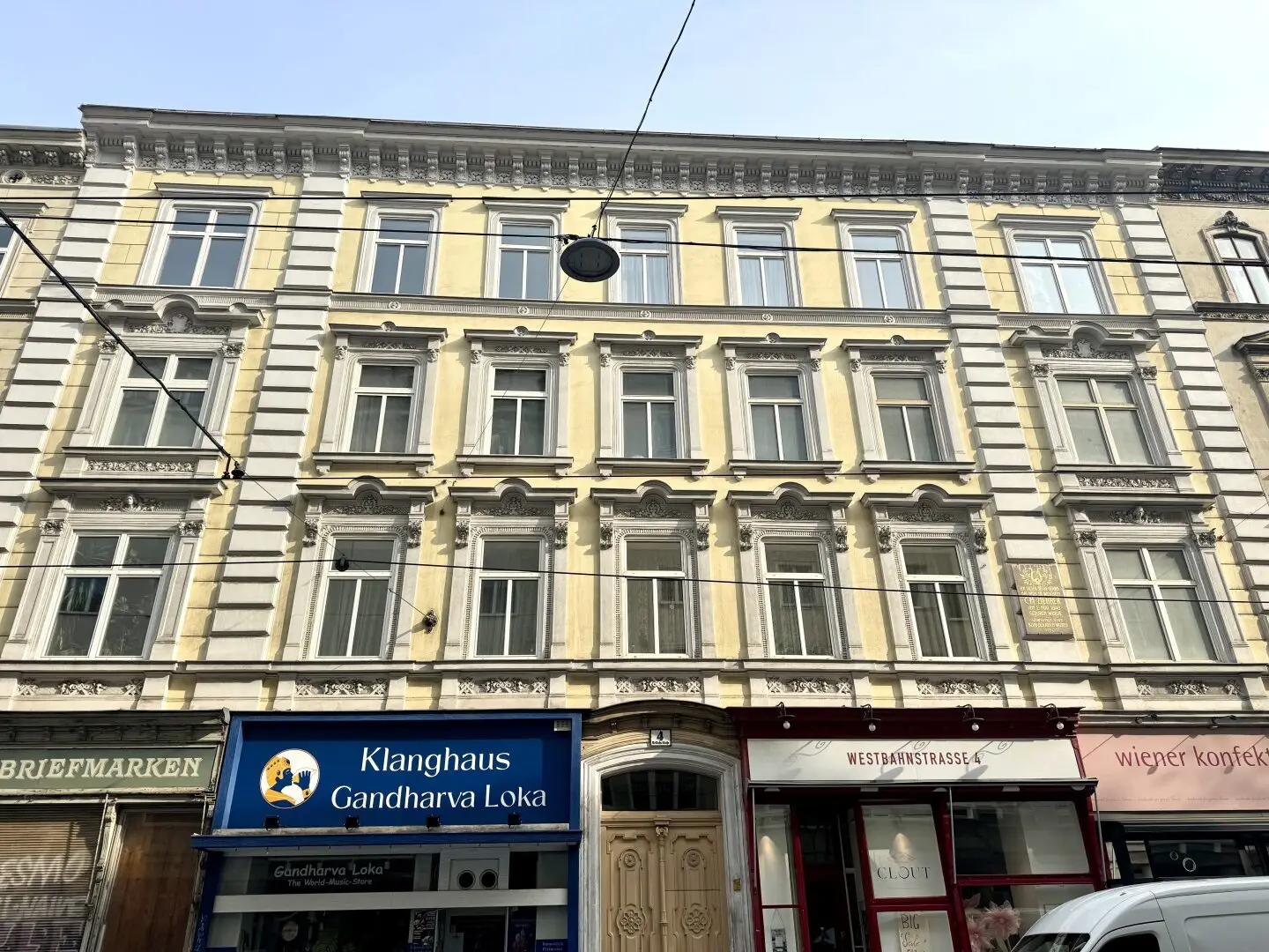 Toplage bei Neubaugasse! Sanierungsbedürftiger 3-Zimmer-Altbau im 2. Stock