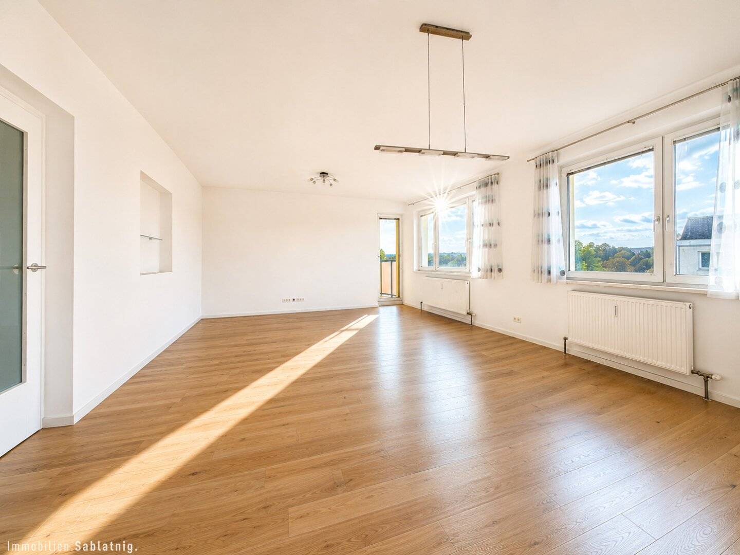 RAUM - LICHT - LEBEN! Große 4-Zimmer Wohnung mit Balkon in Laxenburg – gepflegt, sonnig, top Ausstattung!