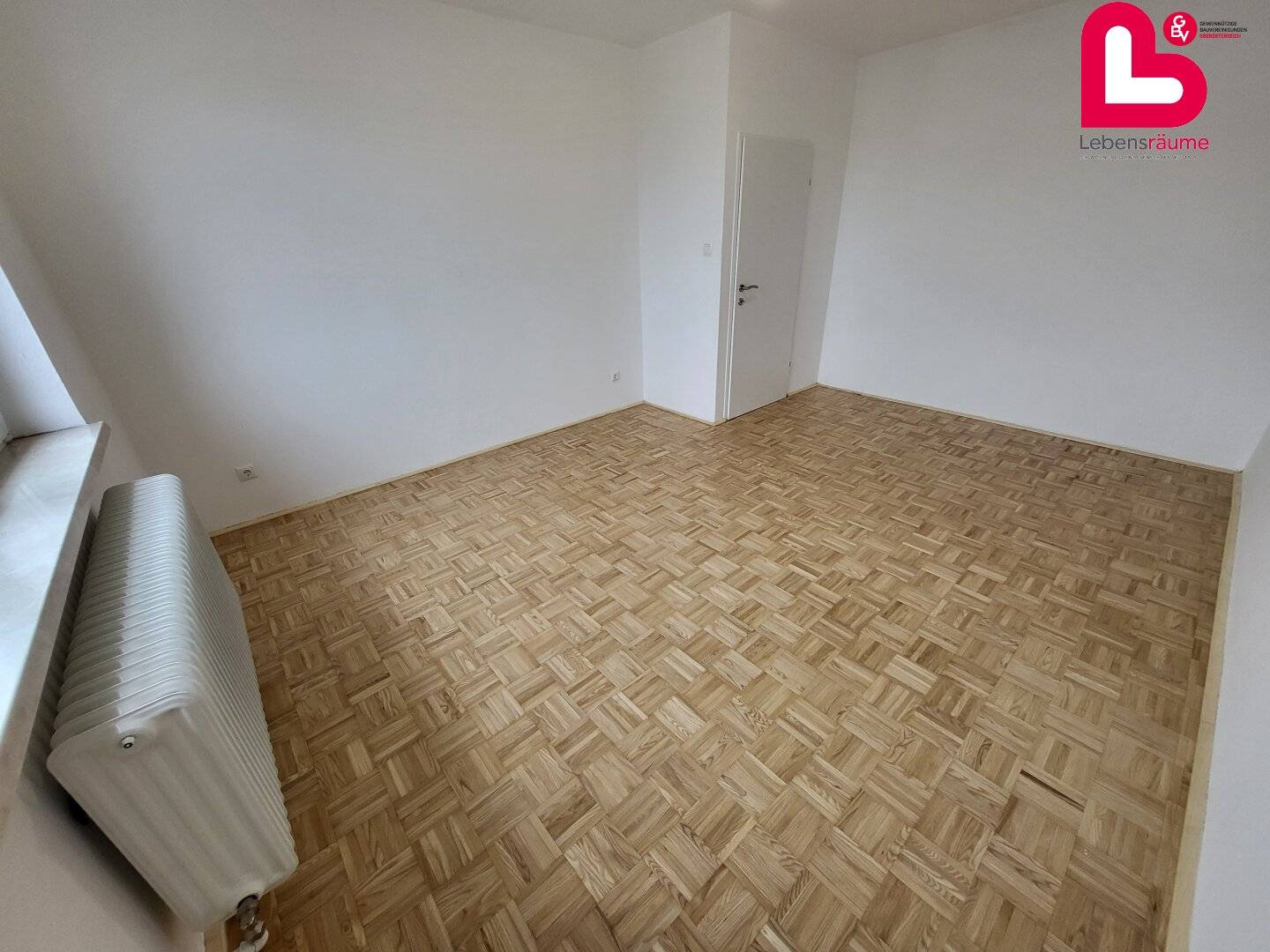 Günstige und neu sanierte Wohnung im obersten Stockwerk