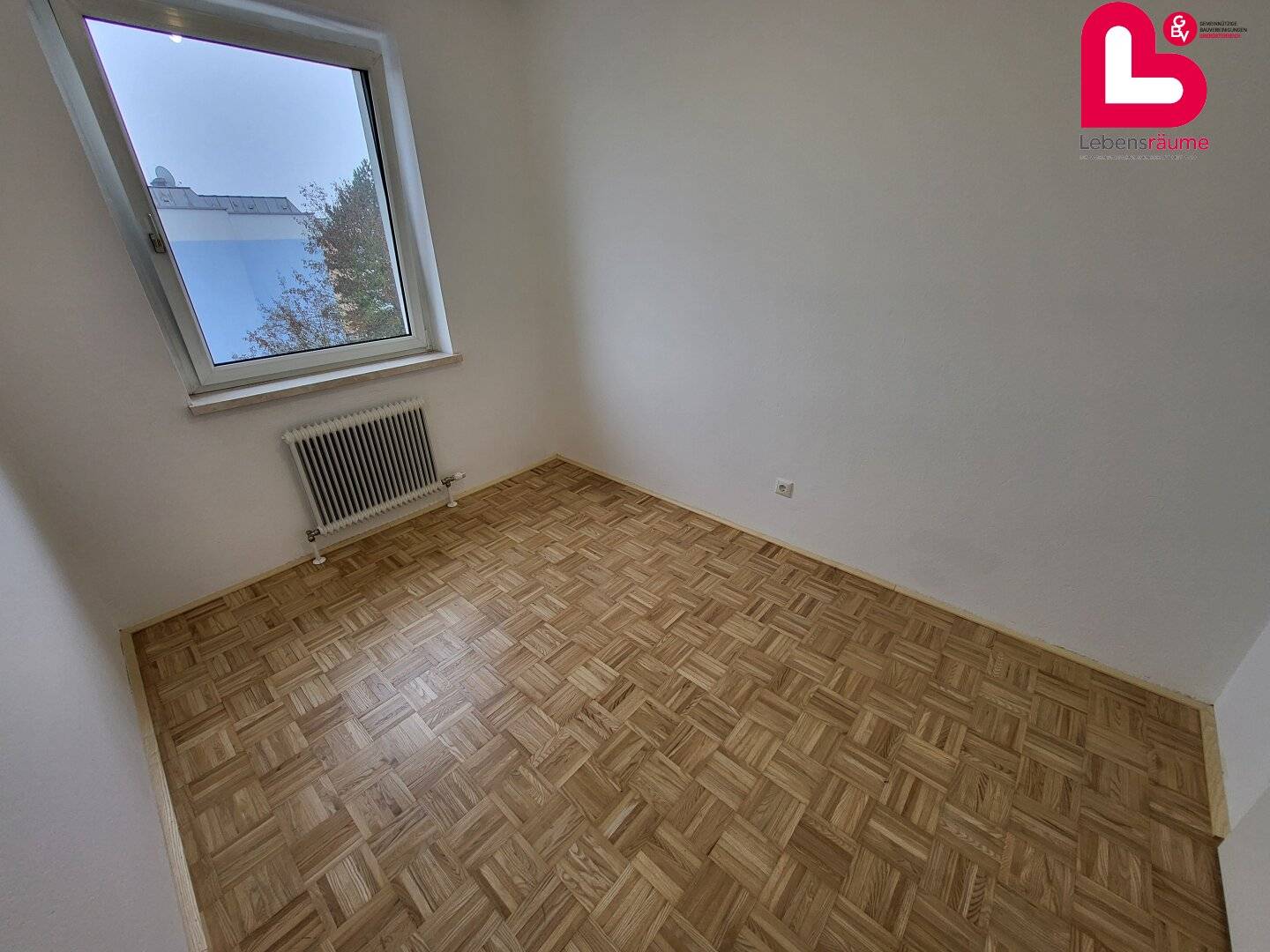 Günstige und neu sanierte Wohnung im obersten Stockwerk