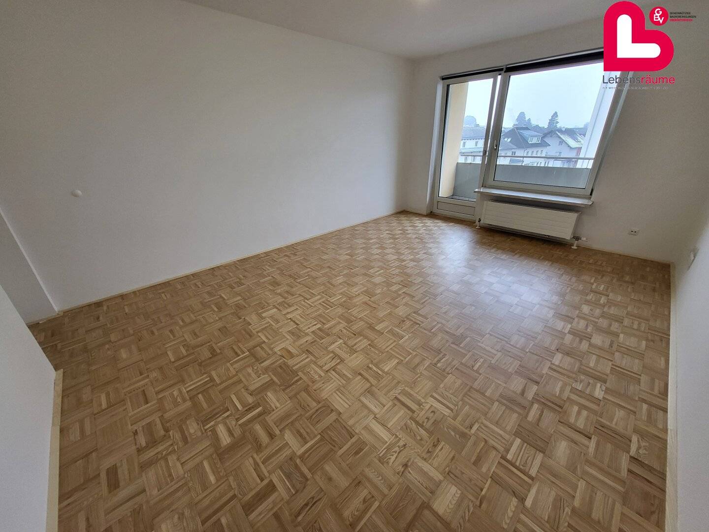 Günstige und neu sanierte Wohnung im obersten Stockwerk