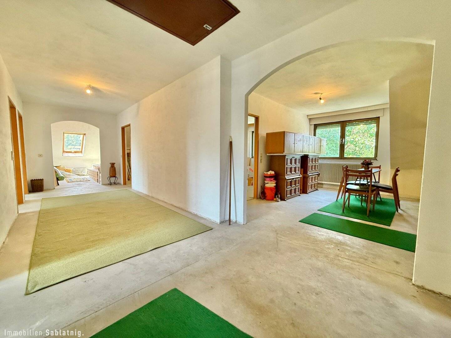 GROßZÜGIGES EINFAMILIENHAUS mit Garten, Terrasse & Garage in Mannersdorf a.d. March – Renovierungsprojekt!