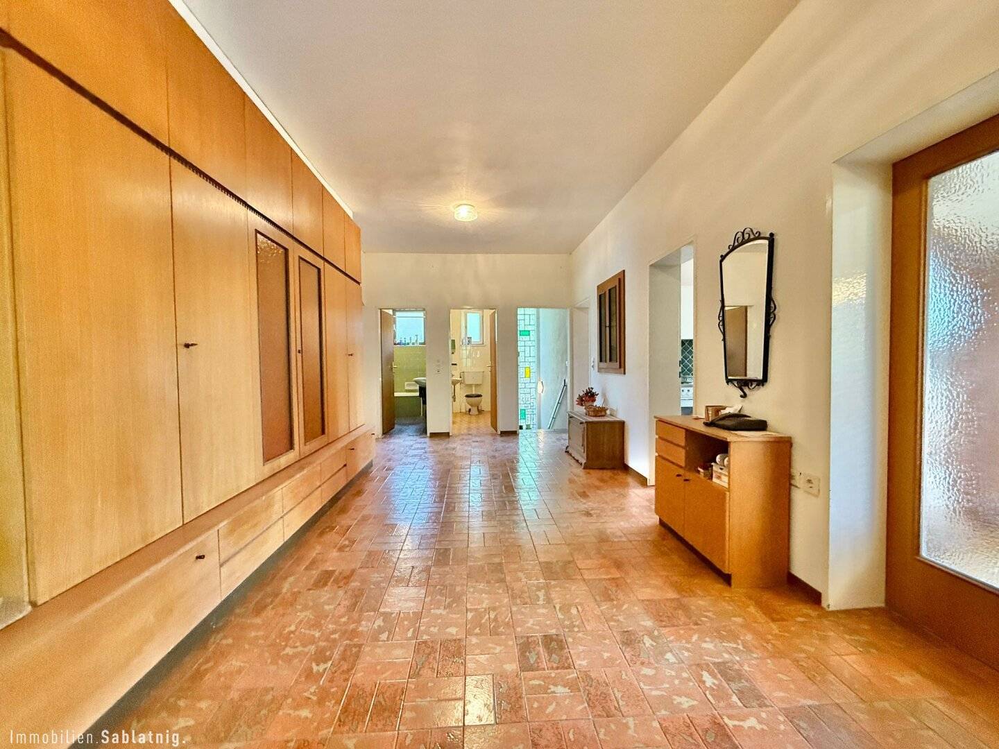 GROßZÜGIGES EINFAMILIENHAUS mit Garten, Terrasse & Garage in Mannersdorf a.d. March – Renovierungsprojekt!