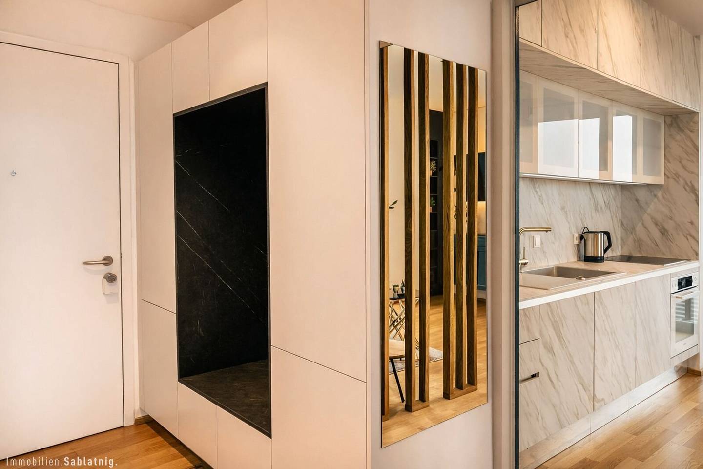 Luxus! Leben! Lifestyle! - Traumwohnung im TRIIIPLE TOWER!