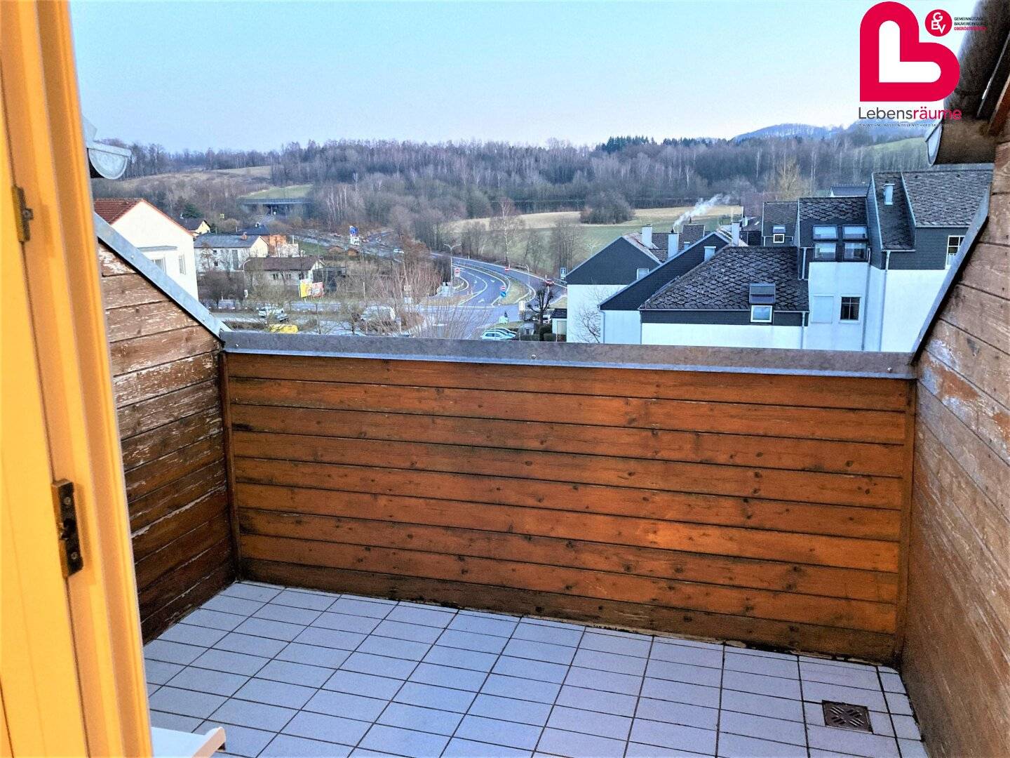 *3 Monate mietreduziert* Schöne Wohnung mit Loggia und Parkplatz