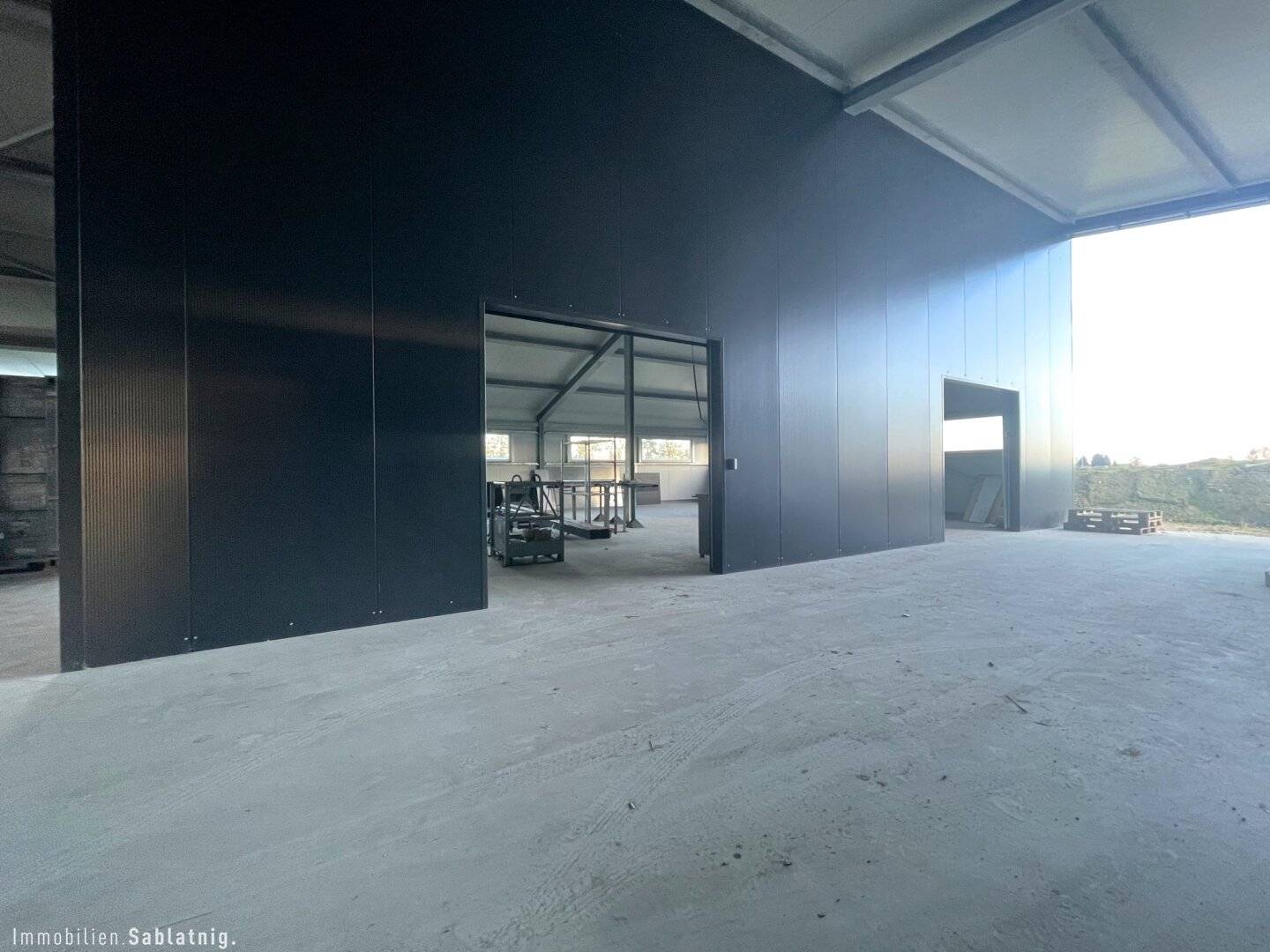 ENERGIEEFFIZIENTE GEWERBEHALLE MIT PV- flexibel und perfekt angebunden!