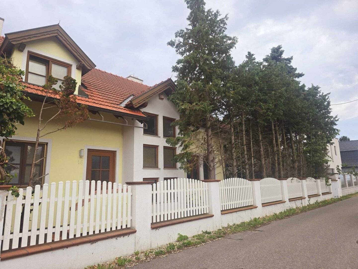 ++Nur wenige hundert Meter vom 21. Bezirk entfernt + EINFAMILIENHAUS + WOHNESSZIMMER 50,44m² + 5 Zimmer + Vollunterkellert + Garage ++