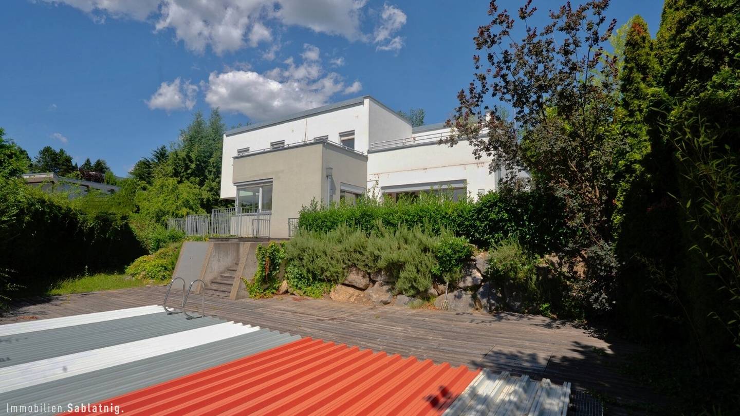 Exklusive Architektenvilla mit Pool &amp; Wellness in privilegierter Aussichtslage von Graz-Waltendorf!