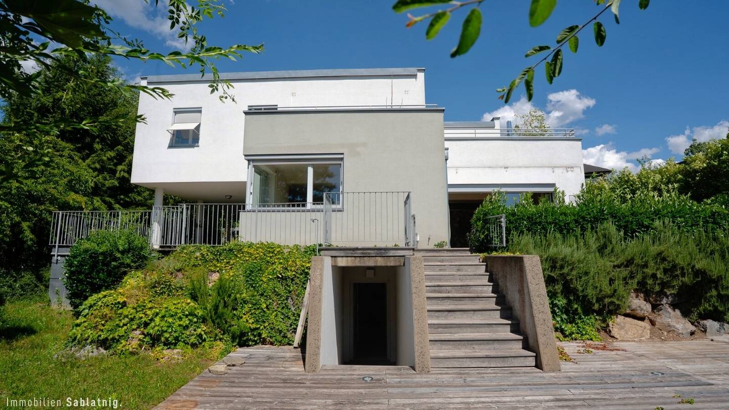 Exklusive Architektenvilla mit Pool &amp; Wellness in privilegierter Aussichtslage von Graz-Waltendorf!
