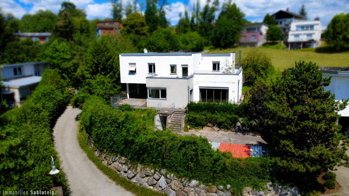 Exklusive Architektenvilla mit Pool &amp; Wellness in privilegierter Aussichtslage von Graz-Waltendorf!