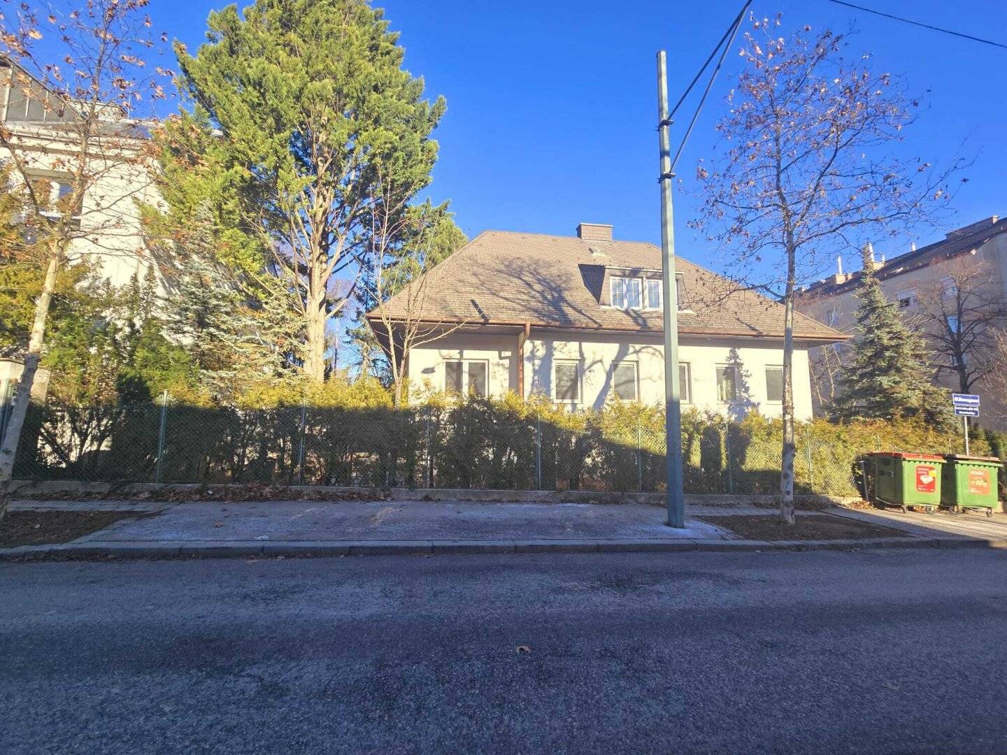 TOP LAGE + Wohn-Geschäfts oder Renditeobjekt in 1170 Wien: Sanierungsbedürftiges Zinshaus mit Garten und Stellplätzen!