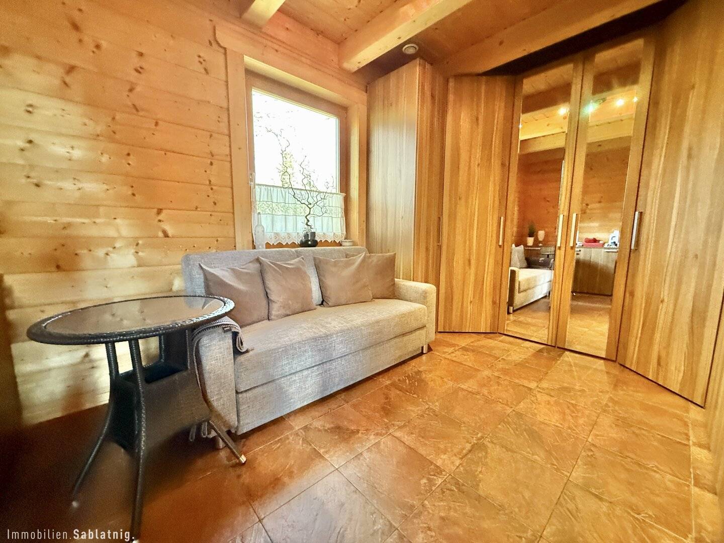 TRAUMHOLZHAUS – Stilvolles Wohnen mit Galerie-Schlafzimmer und malerischer Aussicht