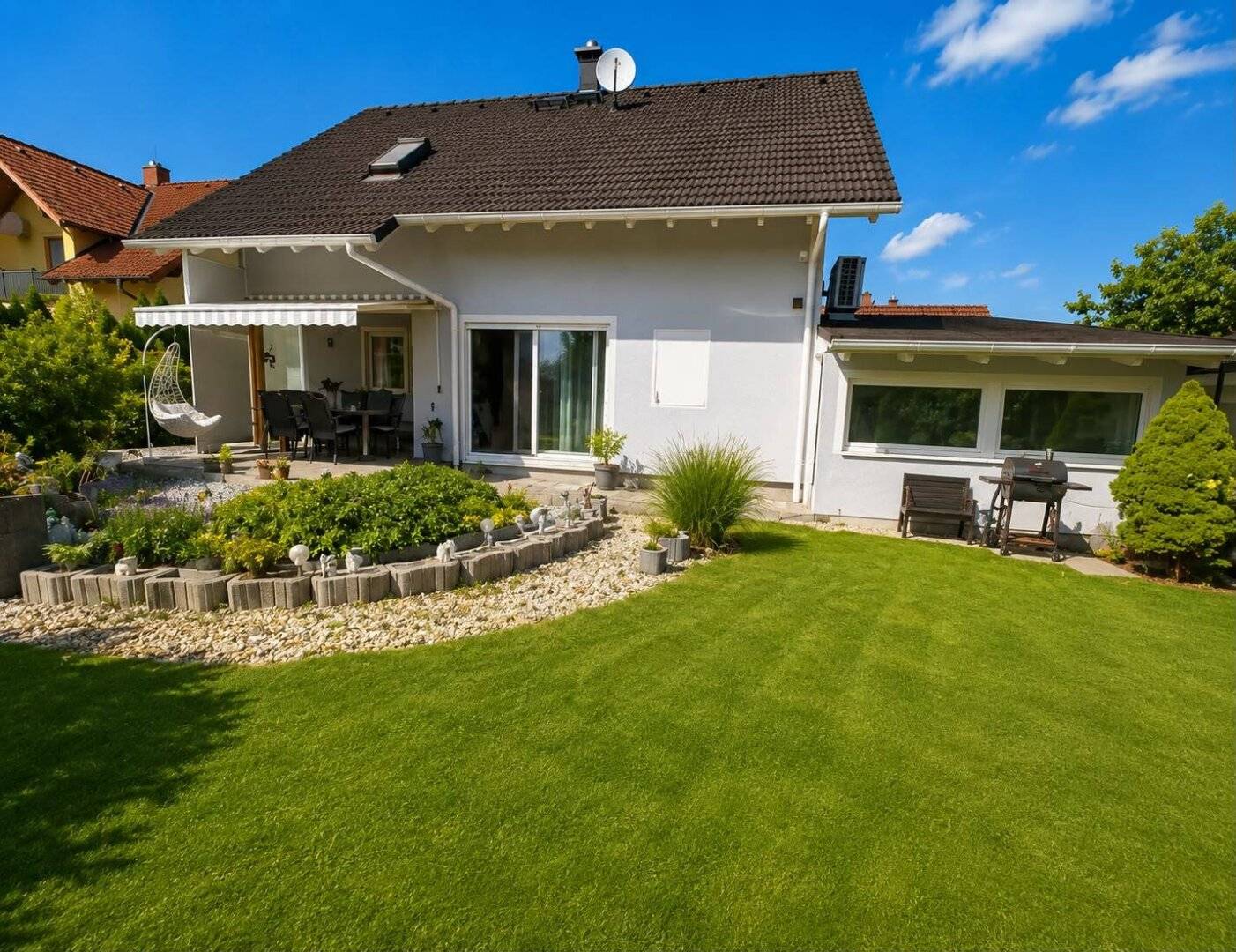 +LICHTDURCHFLUTETES EINFAMILIENHAUS IN PROTTES+ Grundstück 752m²+ 5 Zimmer+ Wohnessküche 45m²+Kamin+, Garage & moderner Ausstattung!