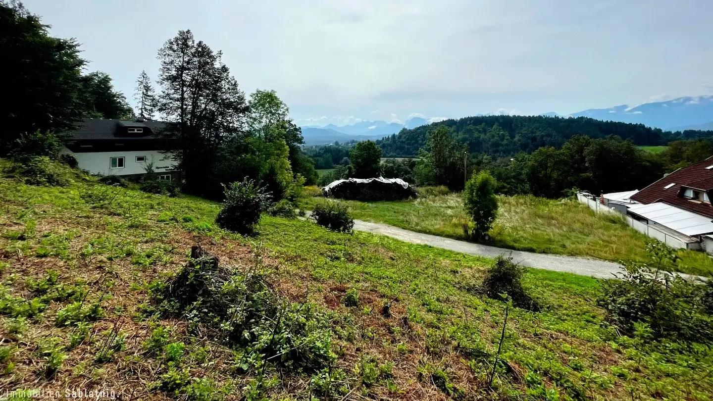 BAUGRUNDSTÜCK NAHE VELDEN! Natur, Ruhe & freier Karawankenblick!