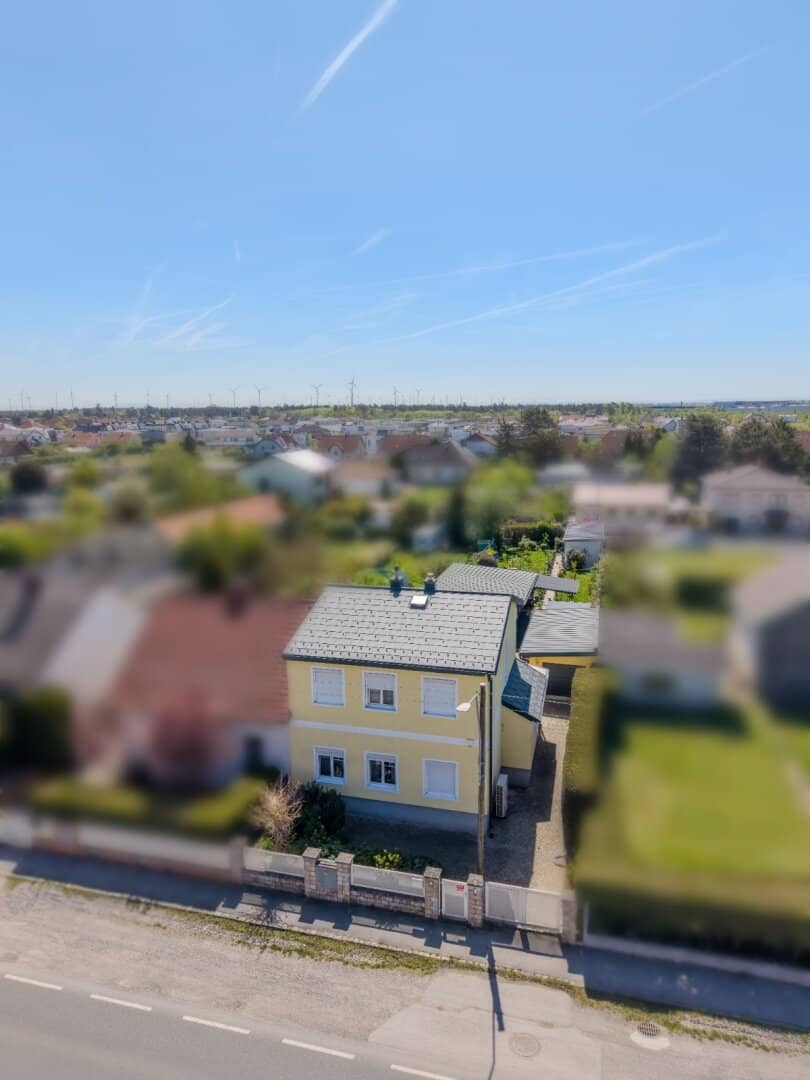 + EINFAMILIENHAUS / Grenze Deutsch Wagram + Grundstück 774m² + BEHEIZTER POOL MIT ÜBERDACHUNG  + GARAGE + CARPORT  + NÄHE S-BAHN +