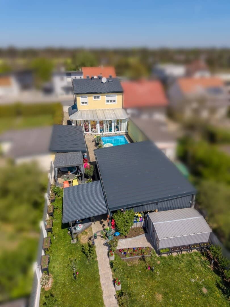 + EINFAMILIENHAUS / Grenze Deutsch Wagram + Grundstück 774m² + BEHEIZTER POOL MIT ÜBERDACHUNG  + GARAGE + CARPORT  + NÄHE S-BAHN +