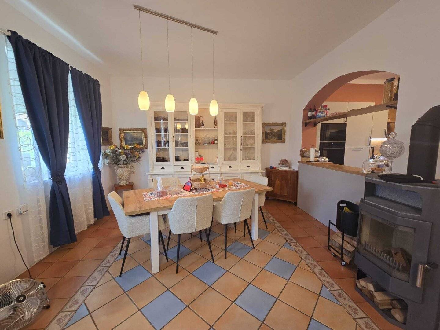 +EINFAMILIENHAUS  MIT LUFTWÄRMEPUMPENHEIZUNG + WINTERGARTEN + BEHEIZTER POOL MIT ÜBERDACHUNG + PARTYRAUM + SAUNA + GARAGE + CARPORT + GRILL + NÄHE S-BAHN +