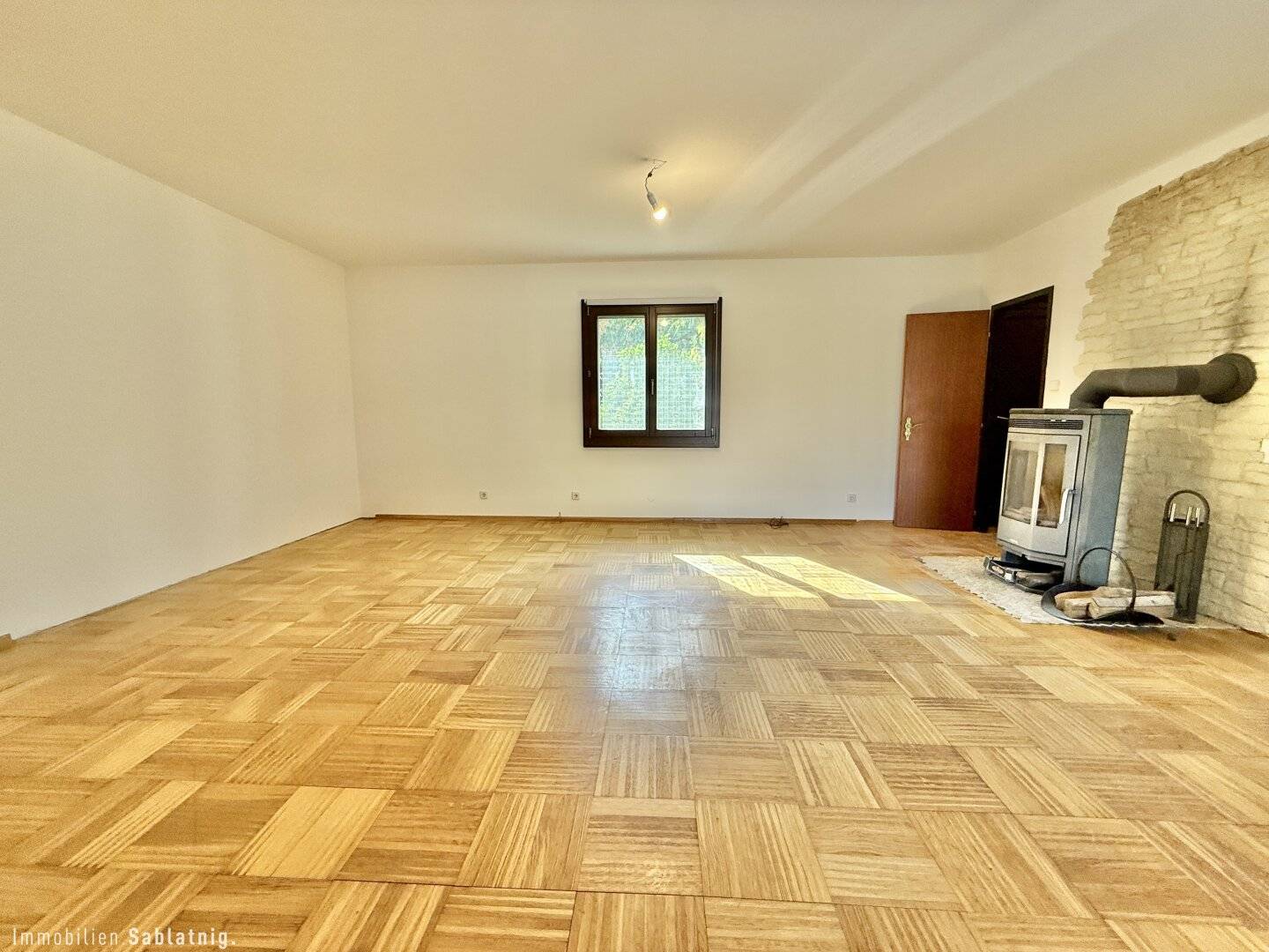 EXKLUSIVES EINFAMILIENHAUS in 1. Reihe am Pöttschinger See! Wohnen, wo andere Urlaub machen!