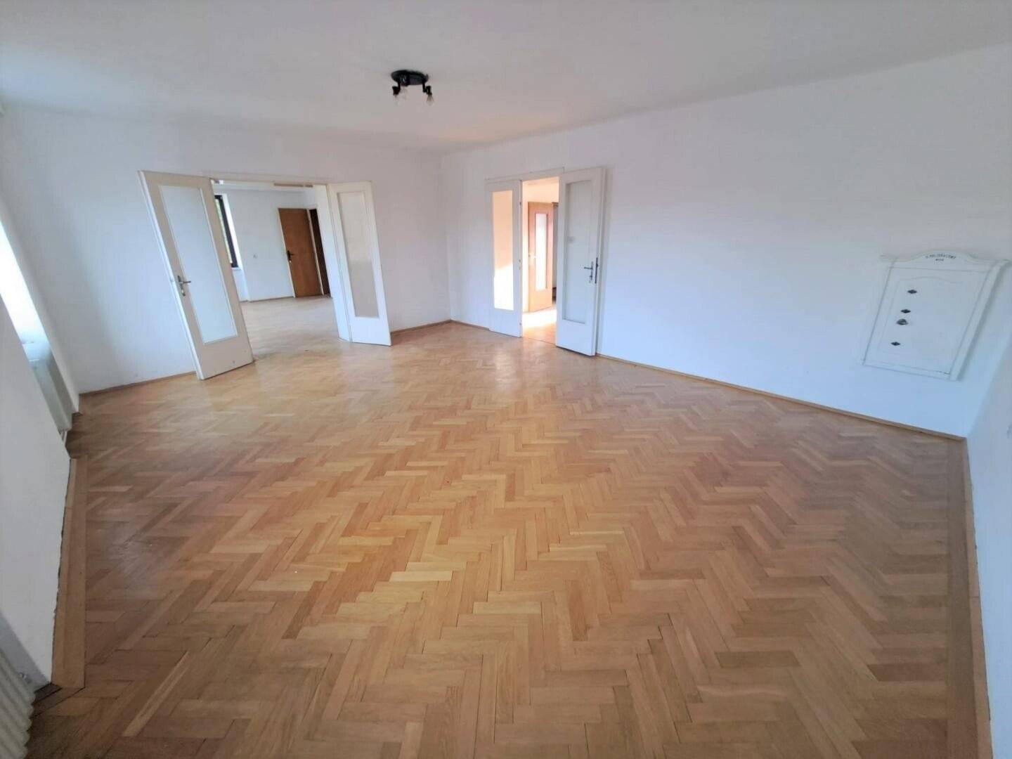 +++WEINVIERTEL+ TOP LAGE, TOP GELEGENHEIT +2 HÄUSER + IDEAL FÜR 2 FAMILIEN + INKL. GESCHÄFTSLOKAL ehemaliger Metzgerbetrieb mit großem Potenzial +40 MINUTEN VON WIEN ENTFERNT
