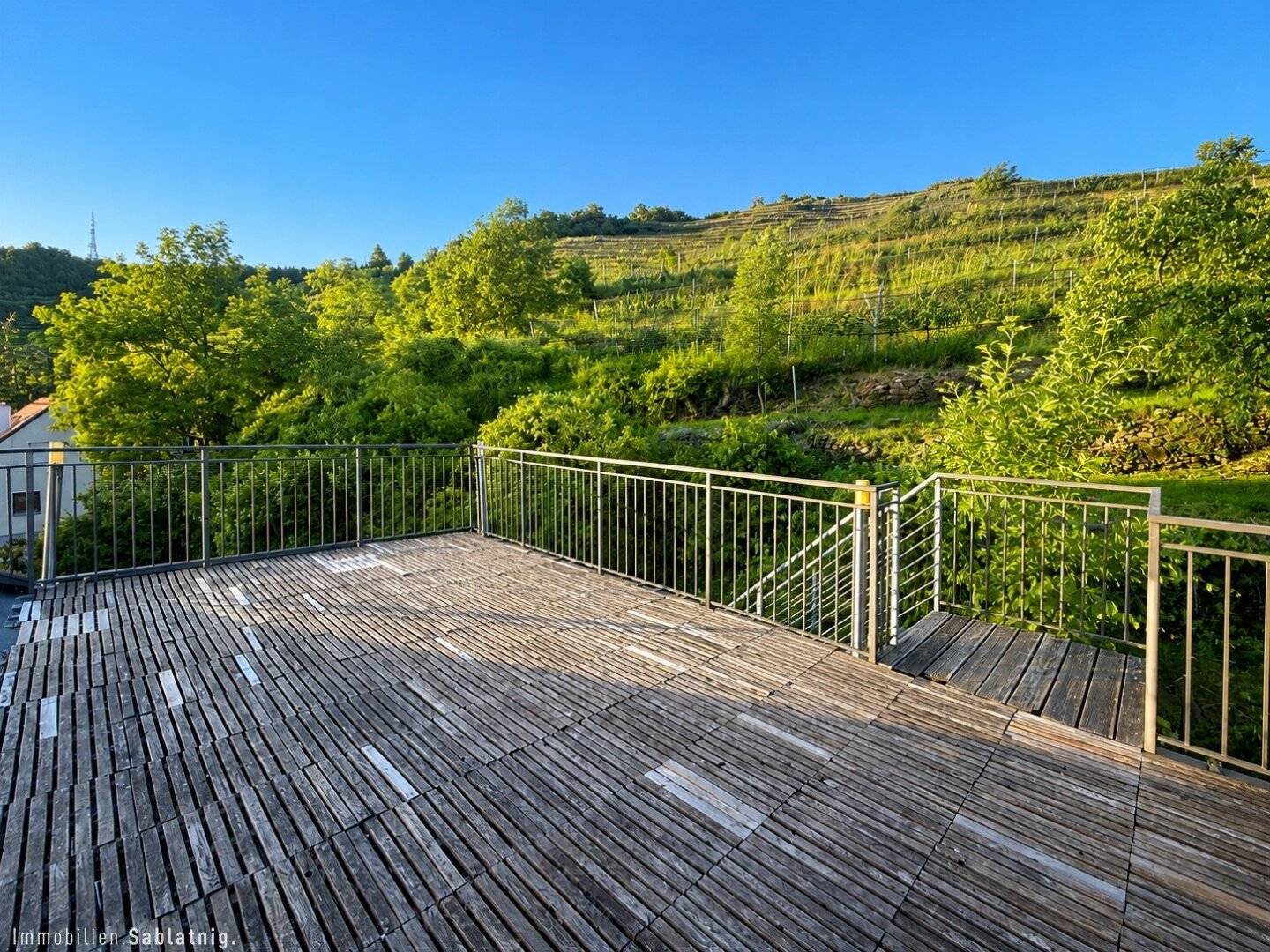 Charmante 2-Zi-Wohnung in Imbach mit Terrasse, Garage & moderner Einbauküche!