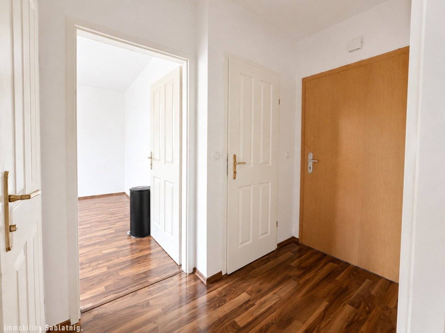 Charmante 2-Zi-Wohnung in Imbach mit Terrasse, Garage & moderner Einbauküche!